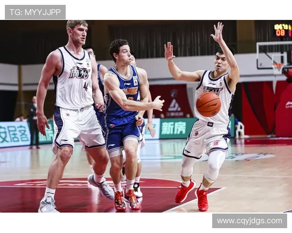 中国篮球联赛季后赛激战正酣 北京首钢力克广东宏远晋级四强 中国篮球联赛季后赛激战正酣 北京首钢力克广东宏远晋级四强