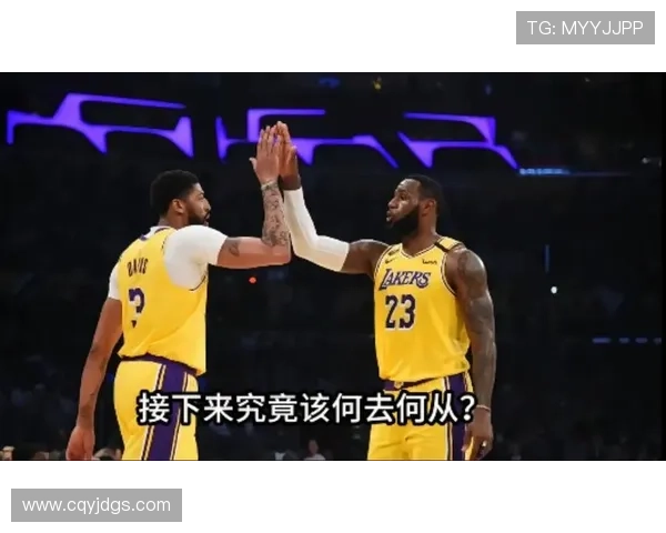 詹姆斯带领湖人迎战勇士拼劲敌 新赛季西部争霸激烈上演 詹姆斯带领湖人迎战勇士拼劲敌 新赛季西部争霸激烈上演